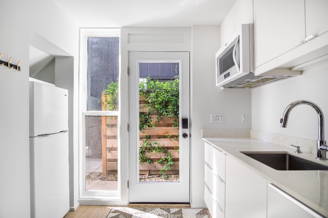 Foto del edificio - 3943 NE Mallory Ave