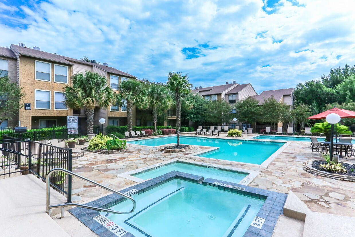 Mackenzie Pointe Apartments Rentals in Austin at 1044 Camino La Costa