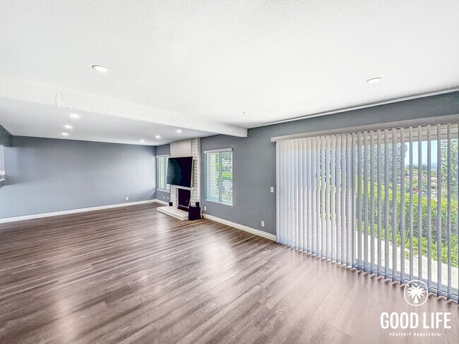 Foto del edificio - OC: Anaheim Hills 2 Master Suite Home | Private Yard, Attached 2 Car Garage & Community Pool