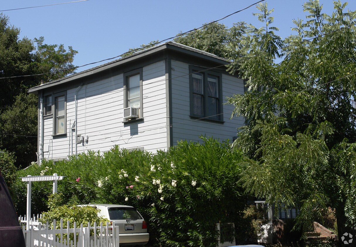 Building Photo - 1304 Estudillo St