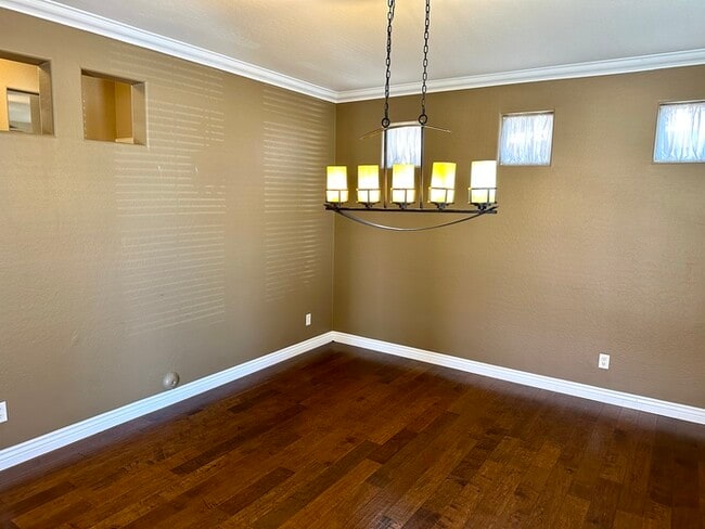 Foto del edificio - Stunning Rancho Del Ray double story overlooking community park.