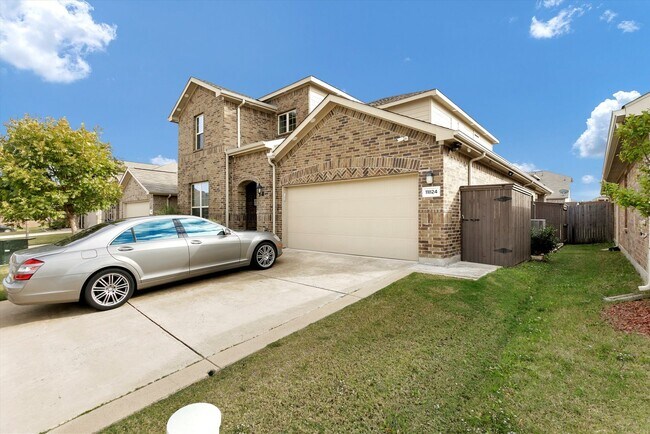 Foto del edificio - Beautiful 4 bedroom 3 bath 2 story home in gated community.