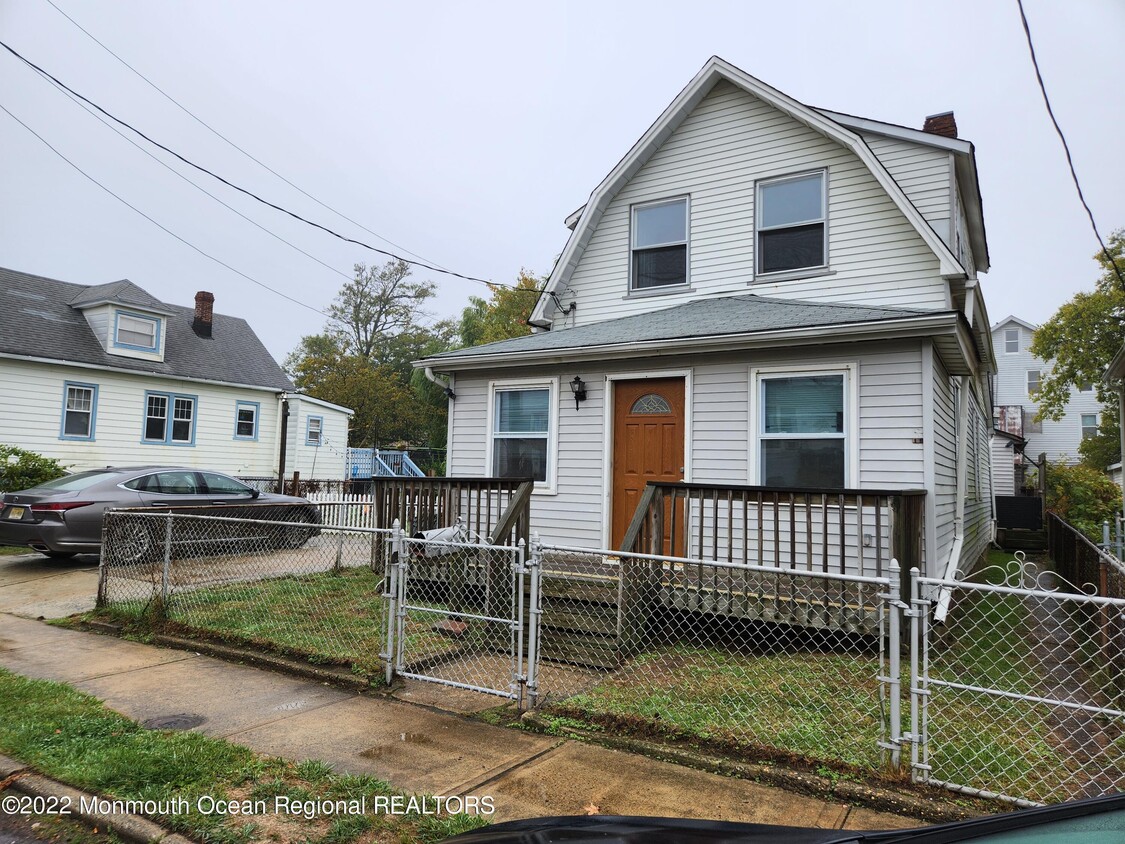 Primary Photo - 9 Seaview Ave