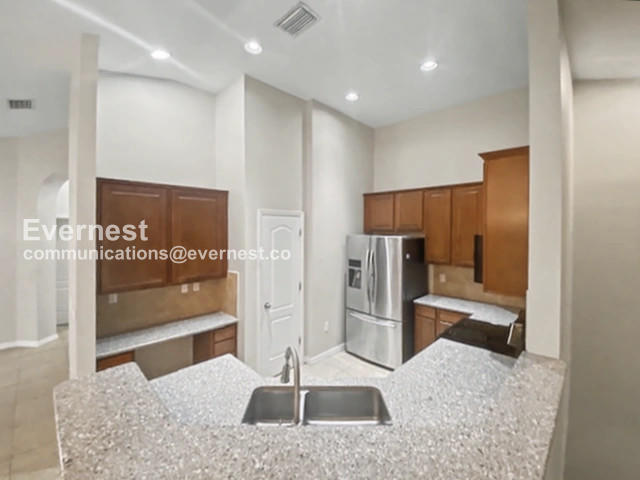 Foto del edificio - 7001 Interbay Blvd