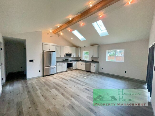 Building Photo - Private Set-back exceptional BRAND NEW ADU...