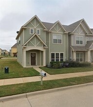 Building Photo - 5420 Del Rey Dr