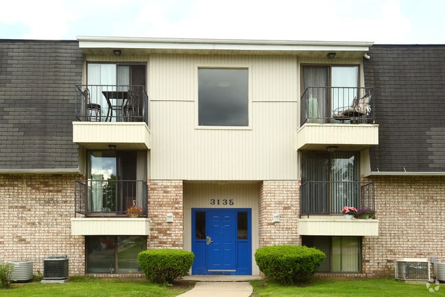 Front of buildings view - Baypointe Apartments