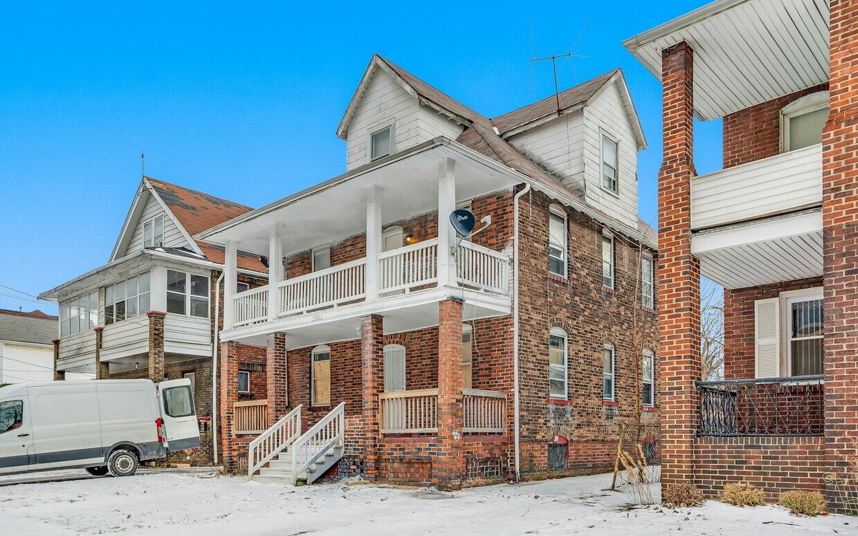 Foto principal - 15322 Yorick Ave