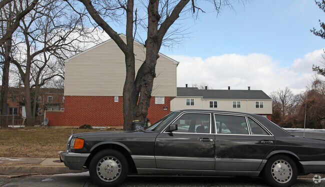 Foto del edificio - 3842-3912 Oakford Ave