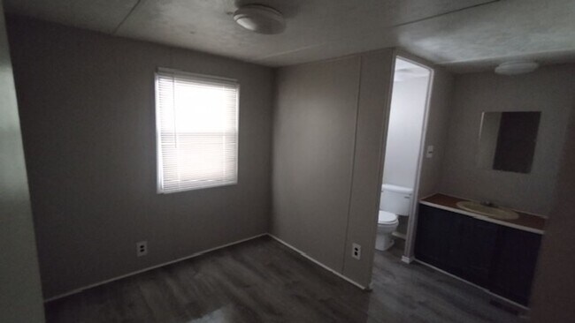 Foto del edificio - 2 Bedroom 2 Bath Home for Rent in Granbury