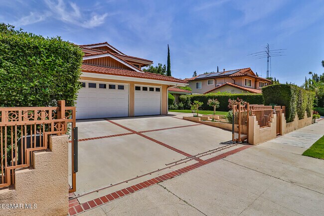 Building Photo - 19051 Los Alimos St