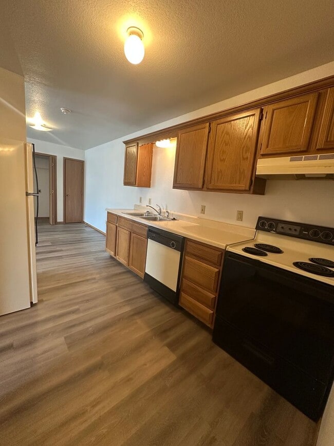 Building Photo - 1 bedroom 1 bath apartment available now!