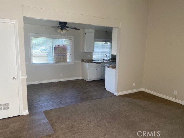 Building Photo - 334 Meadow Ct