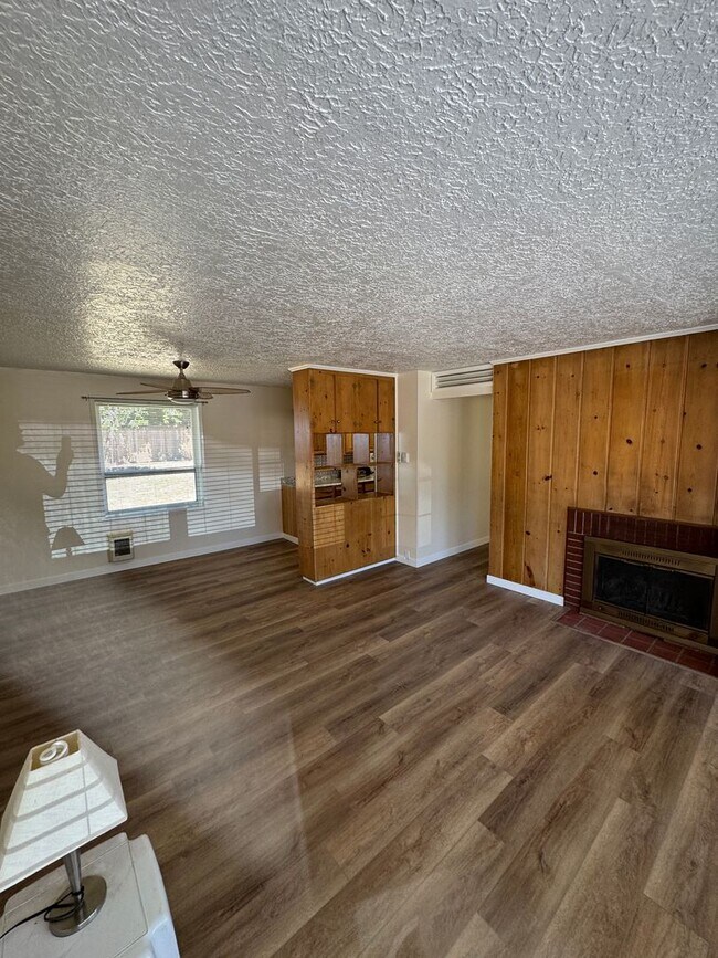 Building Photo - Charming Updated 2 Bedroom Home with Huge Backyard, A/C & Owner-Paid Landscaping