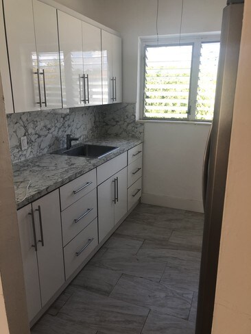 Foto del edificio - 985 Bay Dr