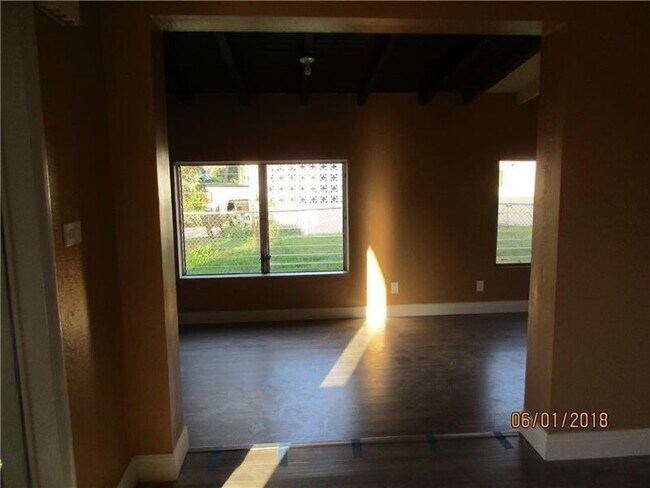 Foto del edificio - 1520 NE 43rd St