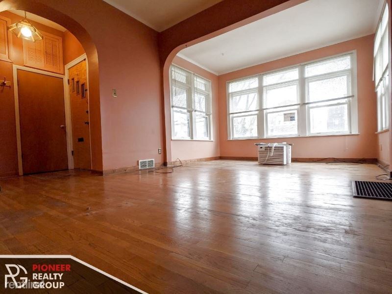 Primary Photo - 2 br, 1 bath Apartment - 4018 N Kenneth Ave