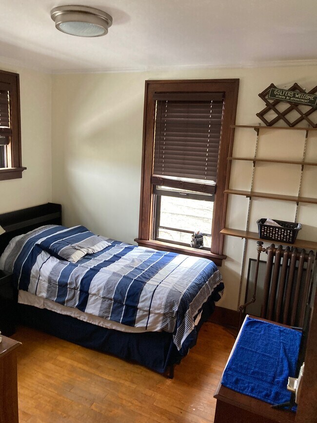 Bed - 118 Pine St
