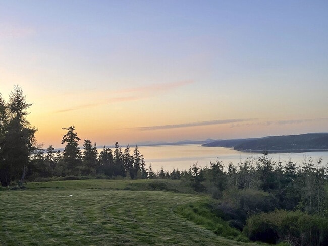 Building Photo - 3355 Saratoga Rd