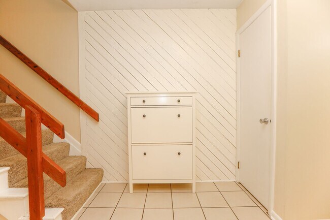 Foto del edificio - Spacious Townhome Move in Ready!!