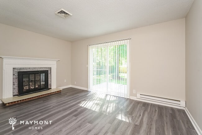 Foto del edificio - 1670 Village Pl