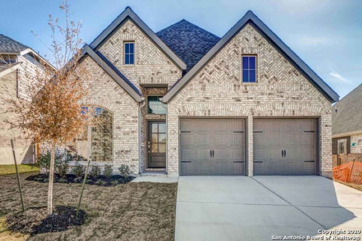 Primary Photo - Stunning Home with Gourmet Kitchen and Pri...