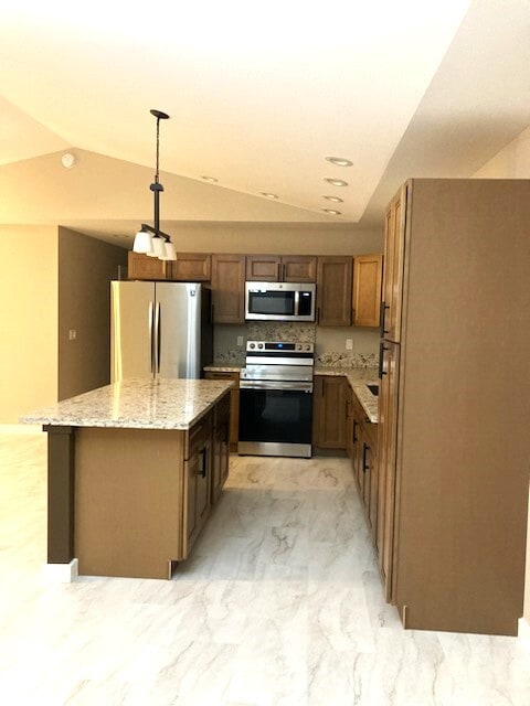Building Photo - 16-2090-2033 Treefern Dr