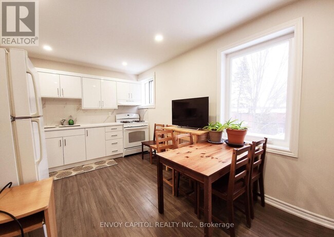 Building Photo - 309 Oakwood Ave