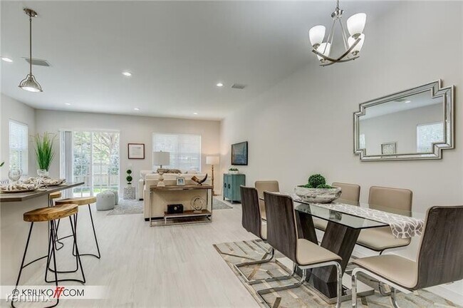 Building Photo - 3 br, 2.5 bath House - 637 SW 12th Ave 1