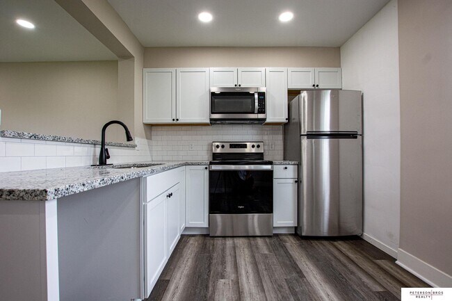Building Photo - 3309 S 32nd Ave