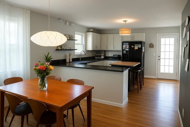 Foto del edificio - 635 Dewey Ave