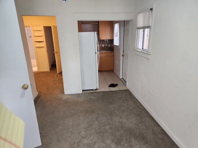 Building Photo - 1040 Sunset Dr