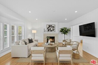 Building Photo - 920 Carrillo Dr
