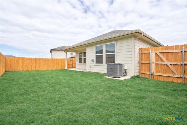 Building Photo - 121 Roanwood Dr