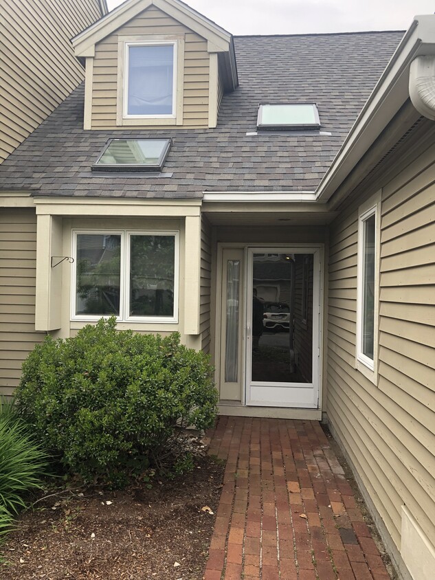 Front Door - 120 Courtyard Ln
