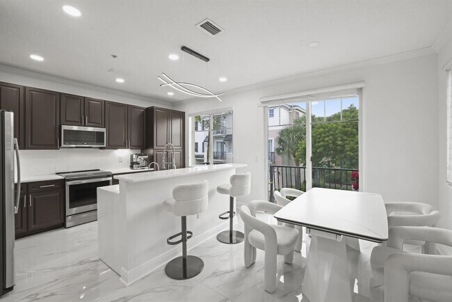 Foto del edificio - 616 NW 38th Cir