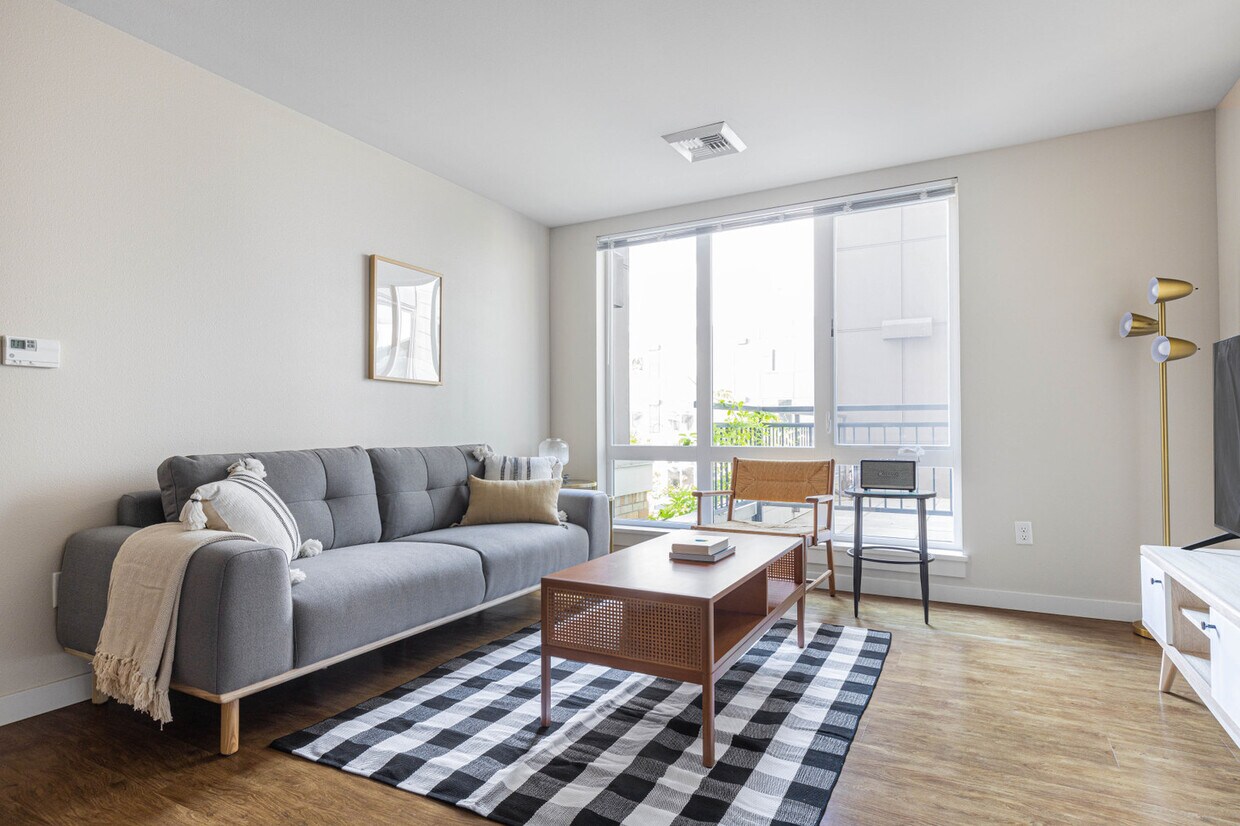 Foto principal - 215 10th Ave E