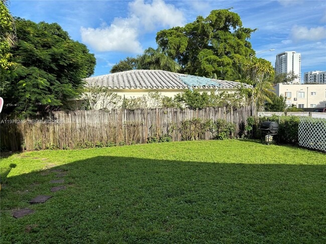 Building Photo - 1929 Fillmore St