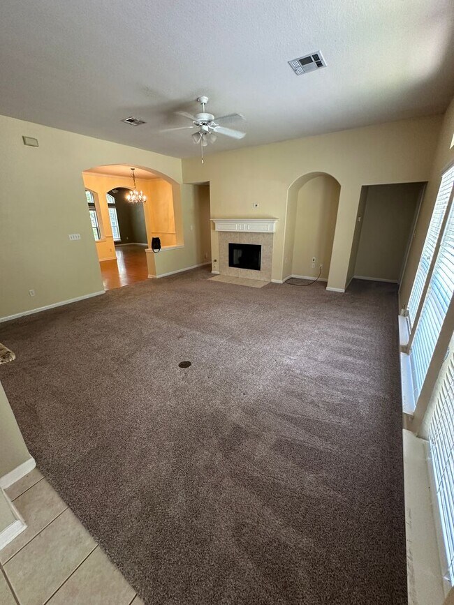 Foto del edificio - Large home in the Steiner Ranch neighborhood