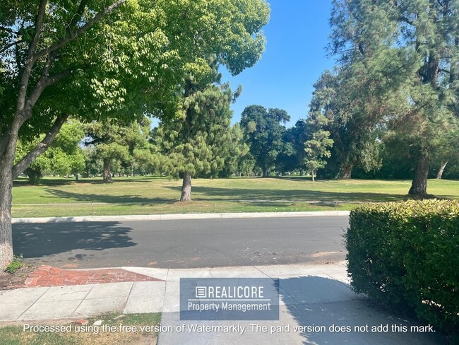 Building Photo - 3220 Parkside Dr