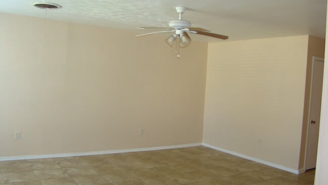 Building Photo - 6510 Park Manor Dr