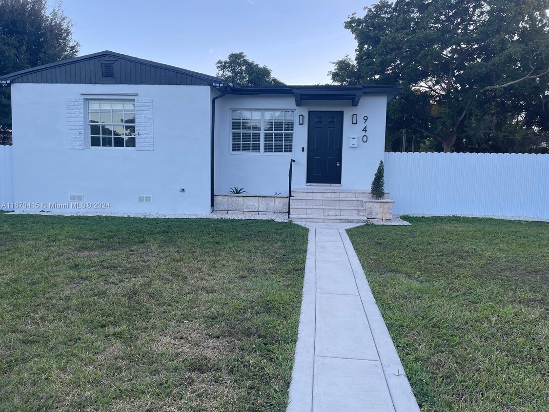 Foto principal - 940 NW 134th St