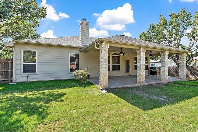 Building Photo - 2105 Settlers Park Loop