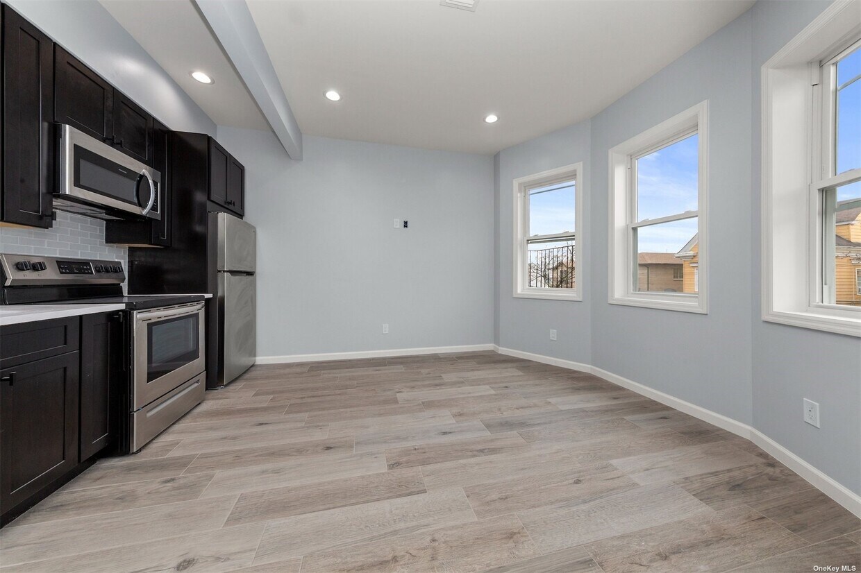 3217 105th St, Queens, NY 11369 Room for Rent in Queens, NY