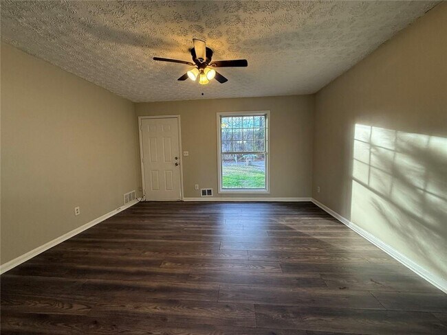 Foto del edificio - 7016 Adel Ln