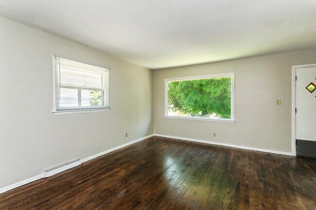 Building Photo - 6115 W Leon Terrace
