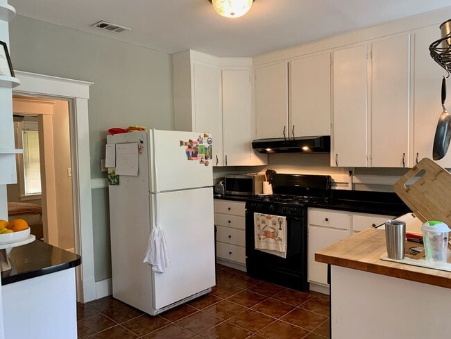 Building Photo - Beautiful Bungalow in Baldwin Park