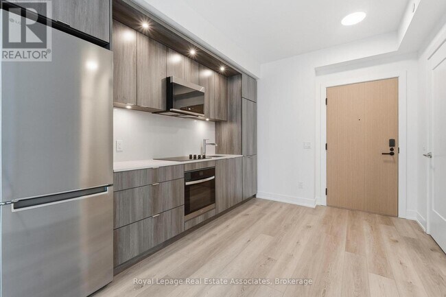 Photo du bâtiment - 60 Central Park Roadway