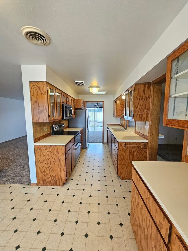 Building Photo - 205 Daley Dr