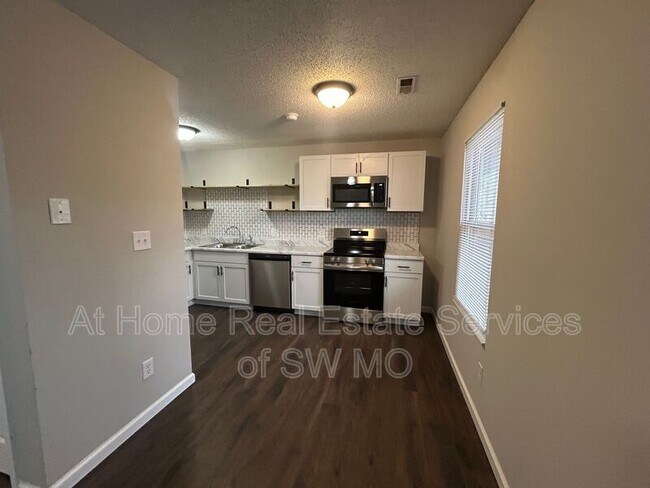 Foto del edificio - 1312 E McDaniel St